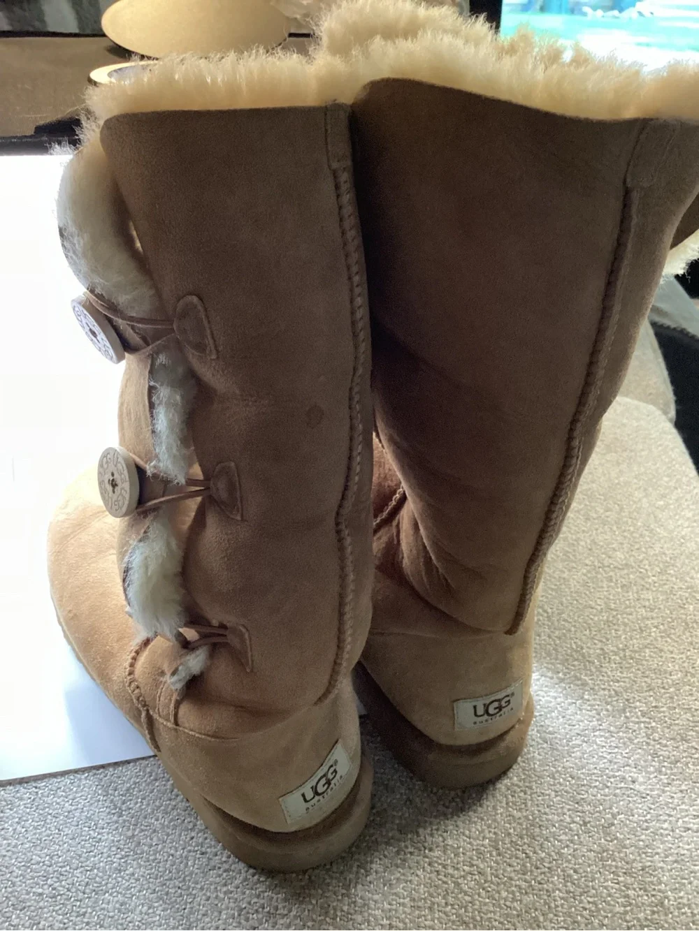 Bailey Button Triplet II in Chestnut by UGG sz 9